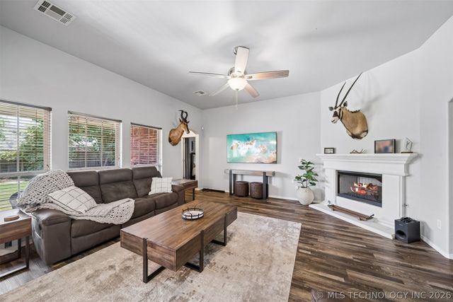 2401 W Pensacola Street, Broken Arrow, OK 74011