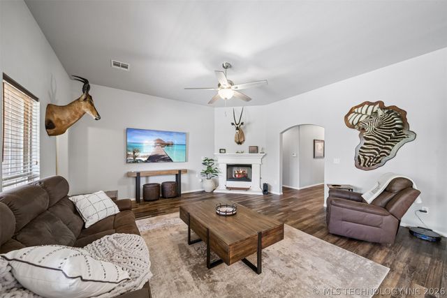 2401 W Pensacola Street, Broken Arrow, OK 74011