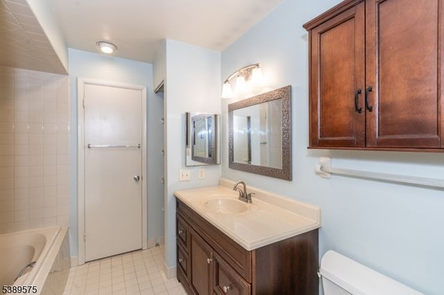 32 Sam Bonnell Dr, Union Twp., NJ 08809