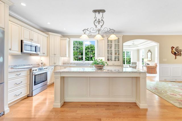 11 Miscoe Road, Mendon, MA 01756