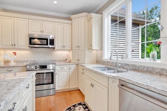 11 Miscoe Road, Mendon, MA 01756