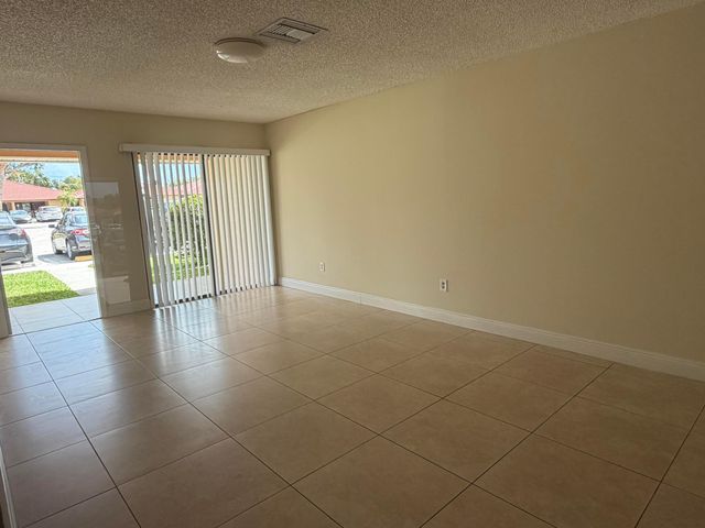 5981 Forest Hill Boulevard 2, West Palm Beach, FL 33415