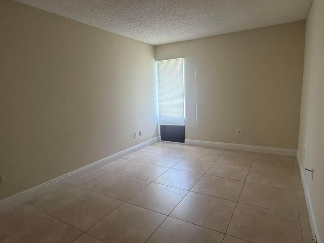 5981 Forest Hill Boulevard 2, West Palm Beach, FL 33415