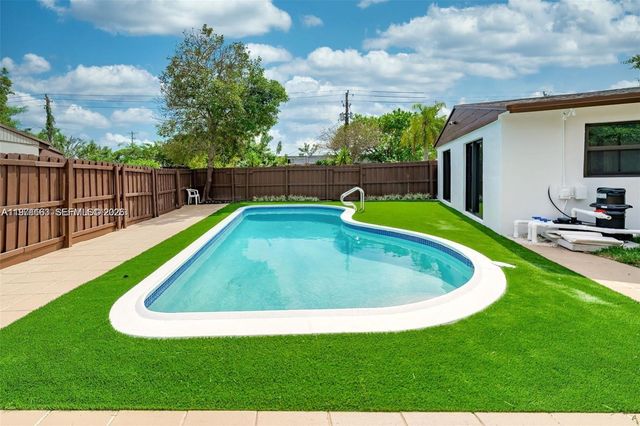 2447 FLETCHER ST, Hollywood, FL 33020