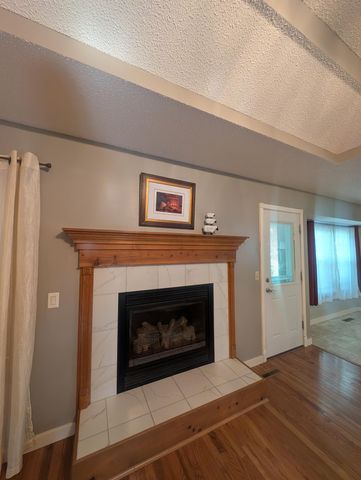 3737 S Oak Avenue, Springfield, MO 65804