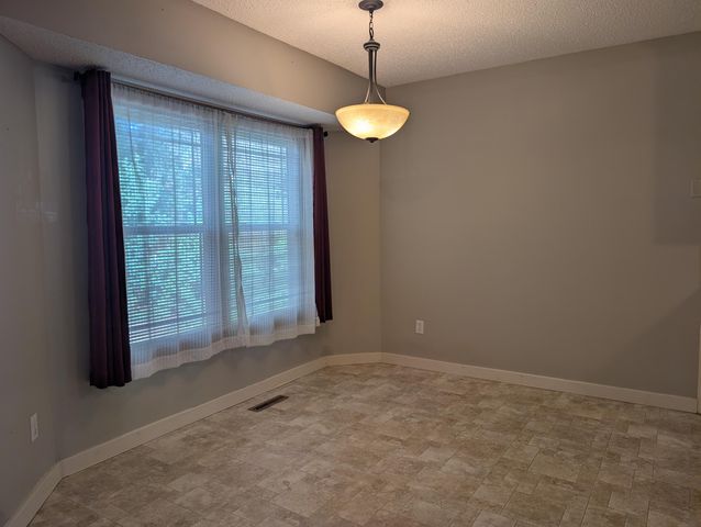3737 S Oak Avenue, Springfield, MO 65804