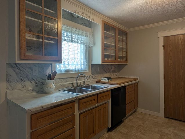 3737 S Oak Avenue, Springfield, MO 65804