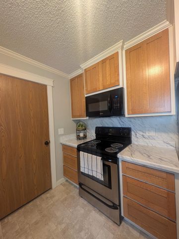 3737 S Oak Avenue, Springfield, MO 65804