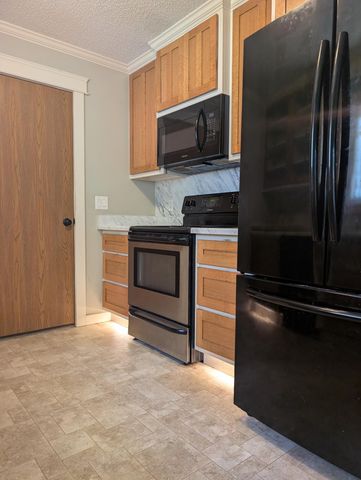 3737 S Oak Avenue, Springfield, MO 65804
