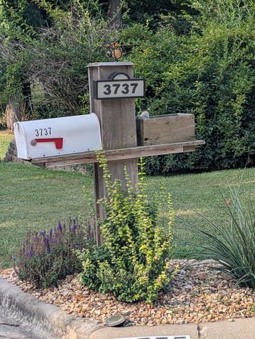 3737 S Oak Avenue, Springfield, MO 65804