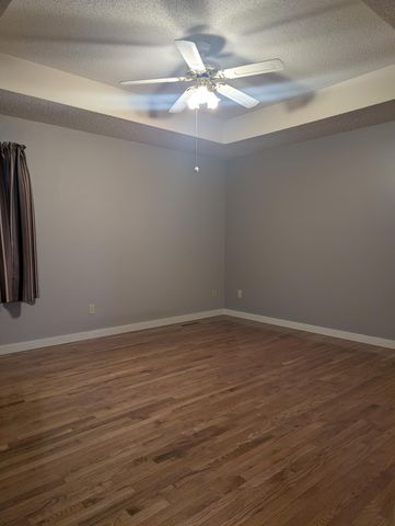 3737 S Oak Avenue, Springfield, MO 65804