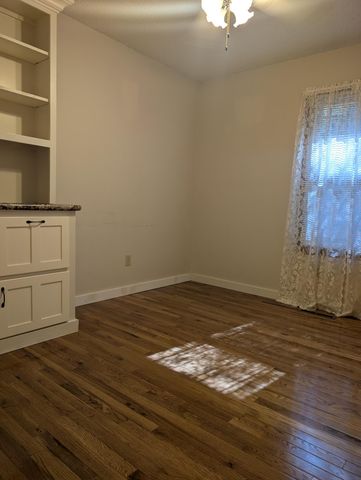 3737 S Oak Avenue, Springfield, MO 65804