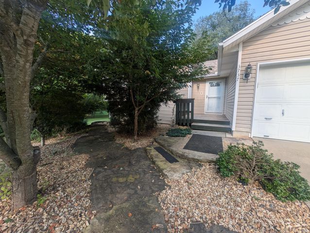 3737 S Oak Avenue, Springfield, MO 65804