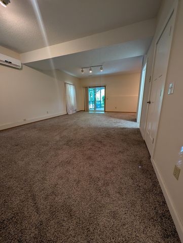 3737 S Oak Avenue, Springfield, MO 65804