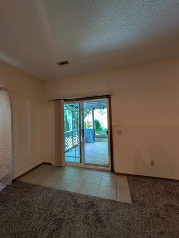 3737 S Oak Avenue, Springfield, MO 65804