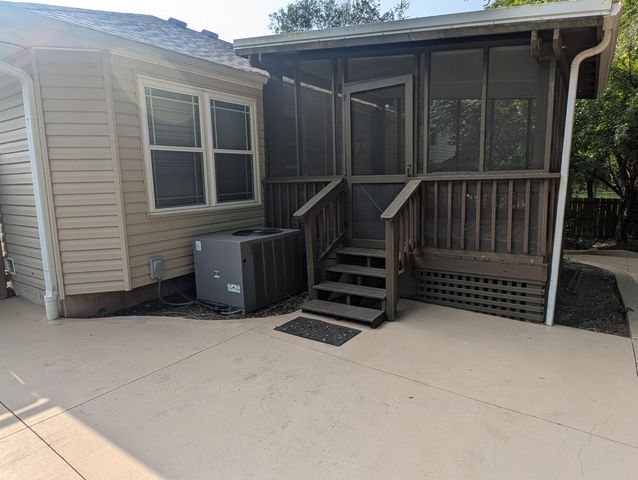 3737 S Oak Avenue, Springfield, MO 65804