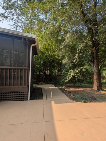 3737 S Oak Avenue, Springfield, MO 65804