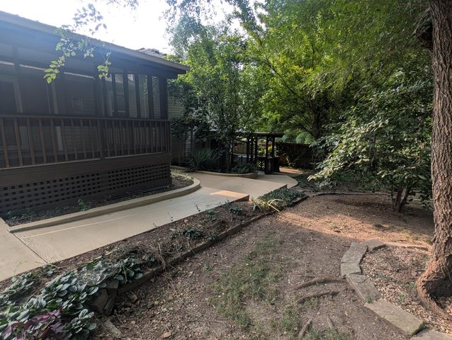 3737 S Oak Avenue, Springfield, MO 65804