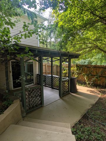 3737 S Oak Avenue, Springfield, MO 65804