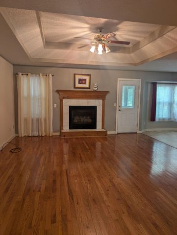 3737 S Oak Avenue, Springfield, MO 65804