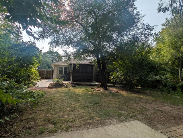 3737 S Oak Avenue, Springfield, MO 65804
