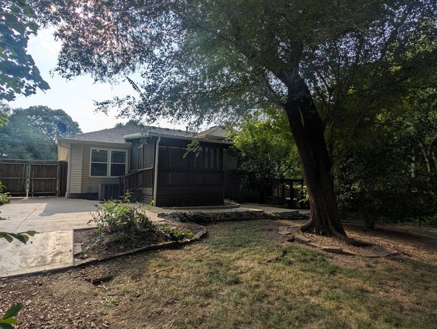 3737 S Oak Avenue, Springfield, MO 65804
