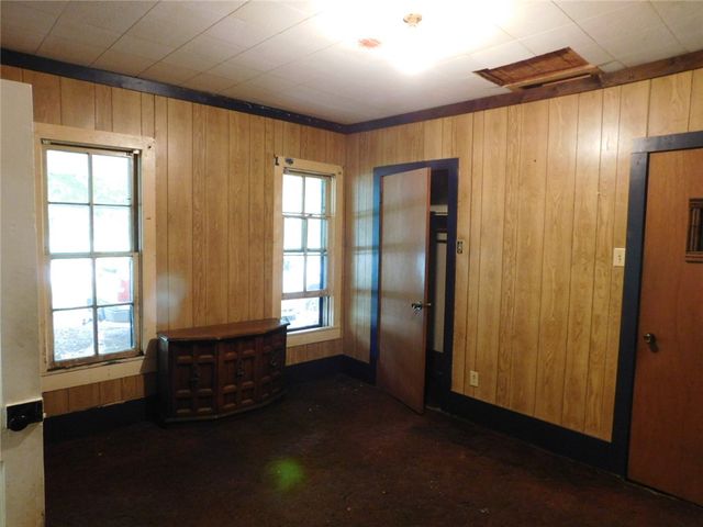 5060 E Huntsville Road, Fayetteville, AR 72701
