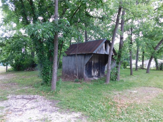 5060 E Huntsville Road, Fayetteville, AR 72701