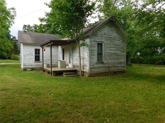 5060 E Huntsville Road, Fayetteville, AR 72701