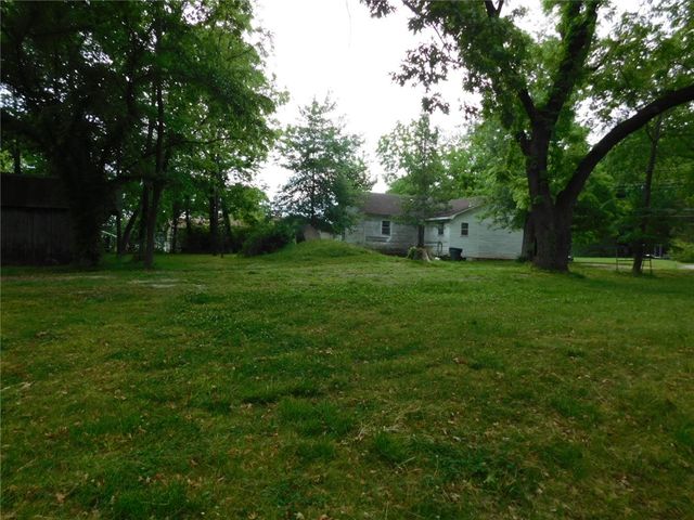 5060 E Huntsville Road, Fayetteville, AR 72701