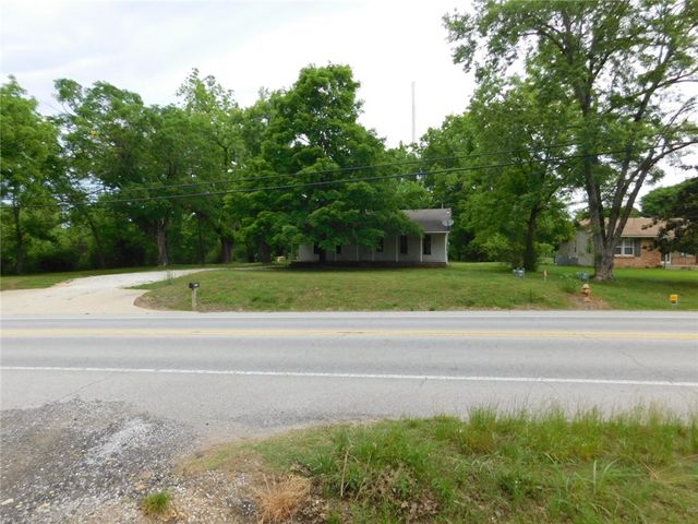 5060 E Huntsville Road, Fayetteville, AR 72701