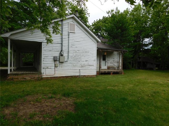 5060 E Huntsville Road, Fayetteville, AR 72701