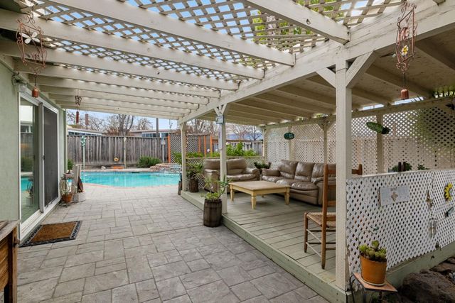 832 Raeburn Court, San Jose, CA 95136