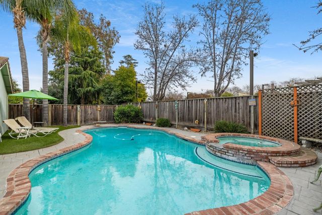 832 Raeburn Court, San Jose, CA 95136