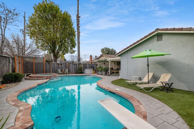 832 Raeburn Court, San Jose, CA 95136