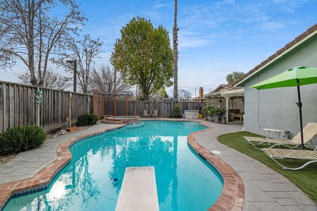 832 Raeburn Court, San Jose, CA 95136