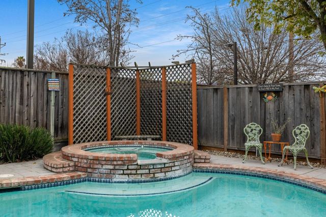 832 Raeburn Court, San Jose, CA 95136