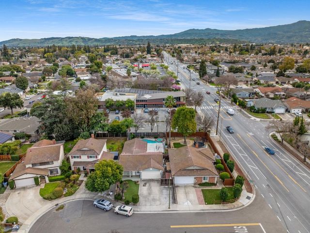 832 Raeburn Court, San Jose, CA 95136