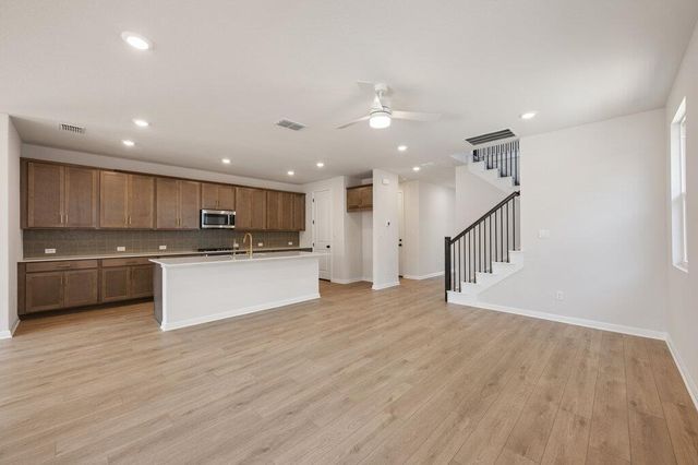 190 Crater Lake DR, Dripping Springs, TX 78620