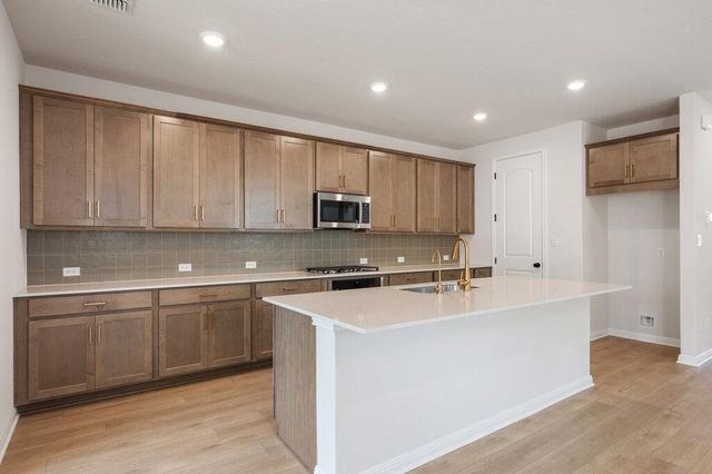 190 Crater Lake DR, Dripping Springs, TX 78620