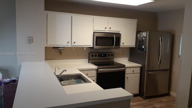 7710 NW 50th St 307, Lauderhill, FL 33351