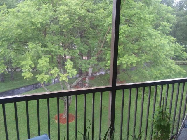 7710 NW 50th St 307, Lauderhill, FL 33351