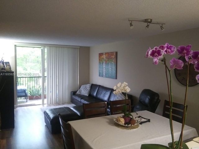 7710 NW 50th St 307, Lauderhill, FL 33351