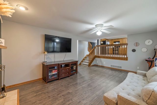 6923 Northview Drive, Urbandale, IA 50322