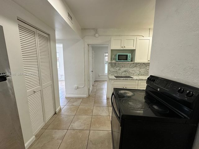 728 SW 6th St 2, Dania Beach, FL 33004