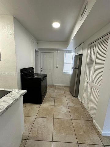 728 SW 6th St 2, Dania Beach, FL 33004
