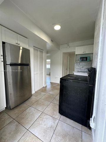 728 SW 6th St 2, Dania Beach, FL 33004