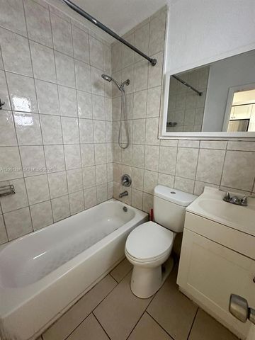 728 SW 6th St 2, Dania Beach, FL 33004