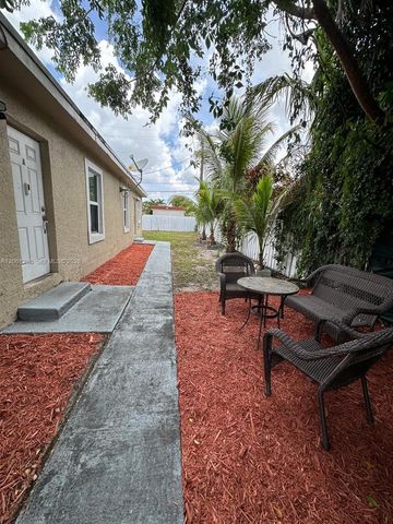 728 SW 6th St 2, Dania Beach, FL 33004