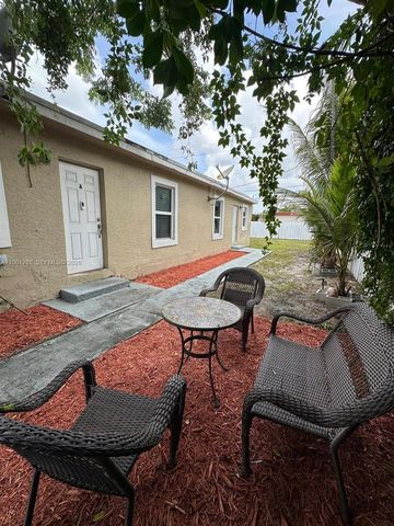 728 SW 6th St 2, Dania Beach, FL 33004